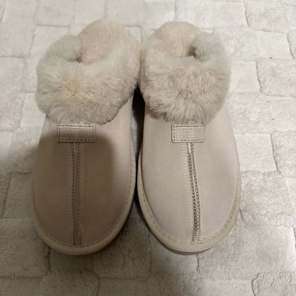 Cozy Women's Fur-Lined Slippers in Cream - Picture 1 of 3
